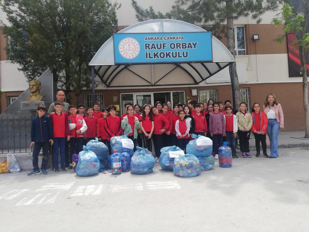 Çankaya Rauf ORBAY İlkokulunun Mavi kapak kampanyası
