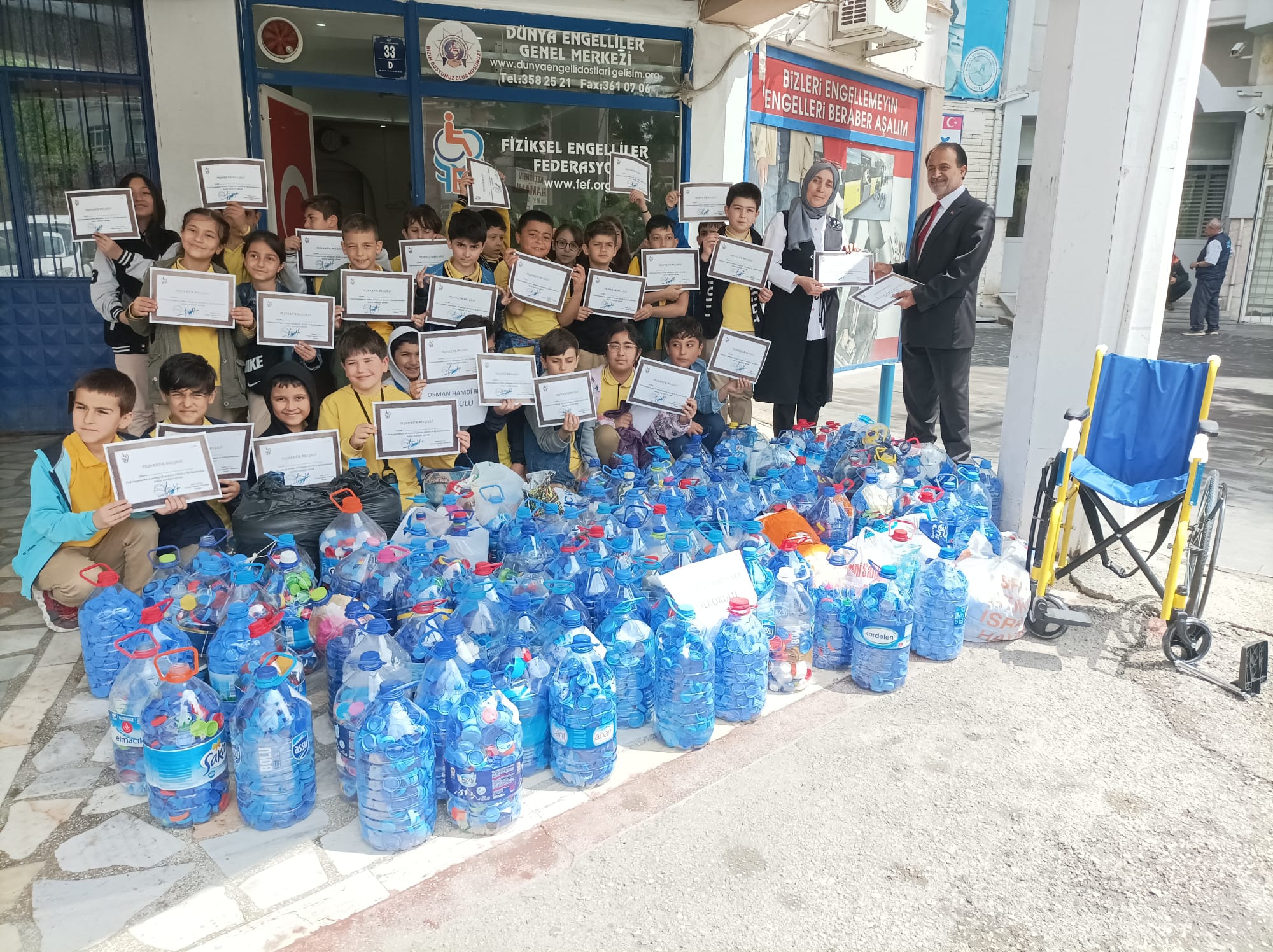 Minik Öğrencilerimizden Mavi Kapak Kampanyası